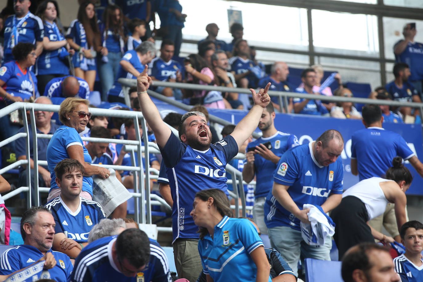 ¿Estuviste viendo el Oviedo - Sporting en el Tartiere? ¡Búscate en las fotos!