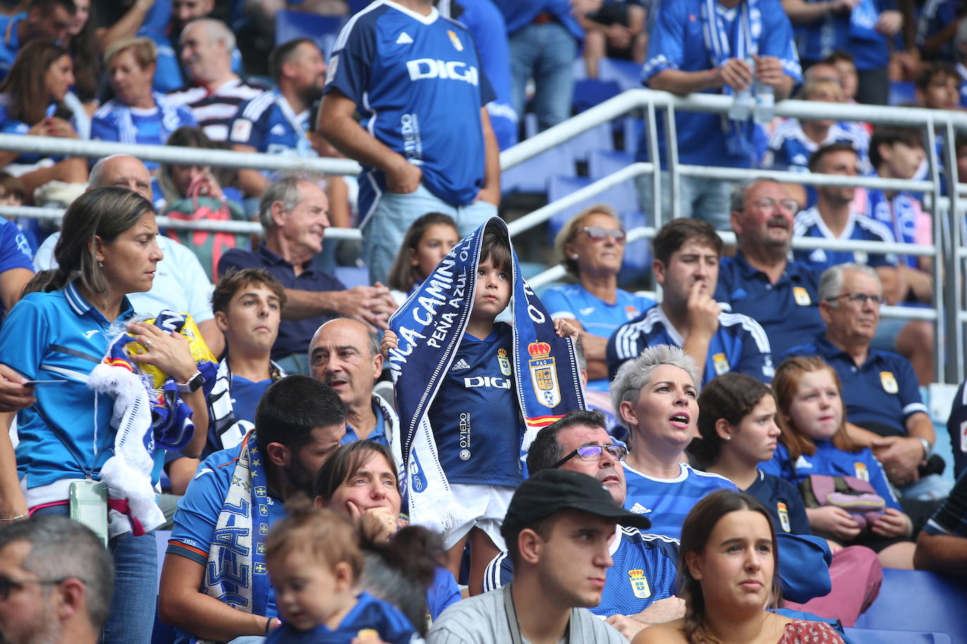 ¿Estuviste viendo el Oviedo - Sporting en el Tartiere? ¡Búscate en las fotos!