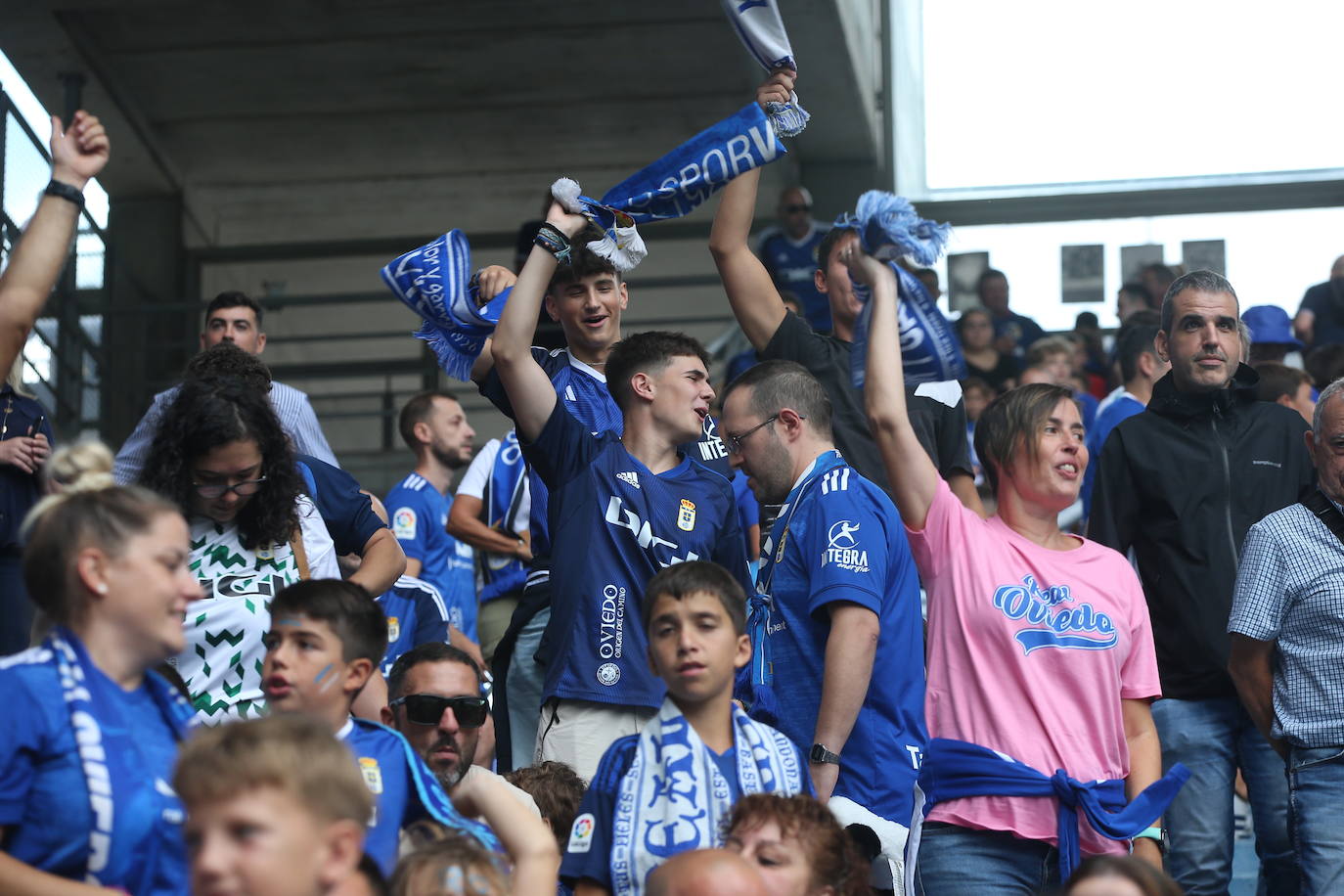 ¿Estuviste viendo el Oviedo - Sporting en el Tartiere? ¡Búscate en las fotos!