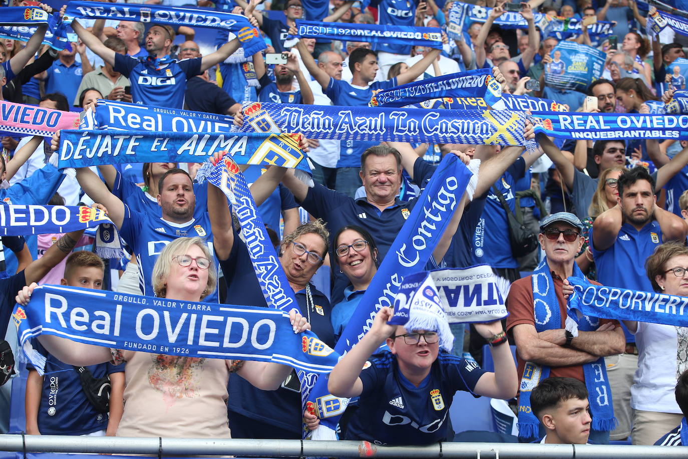 ¿Estuviste viendo el Oviedo - Sporting en el Tartiere? ¡Búscate en las fotos!