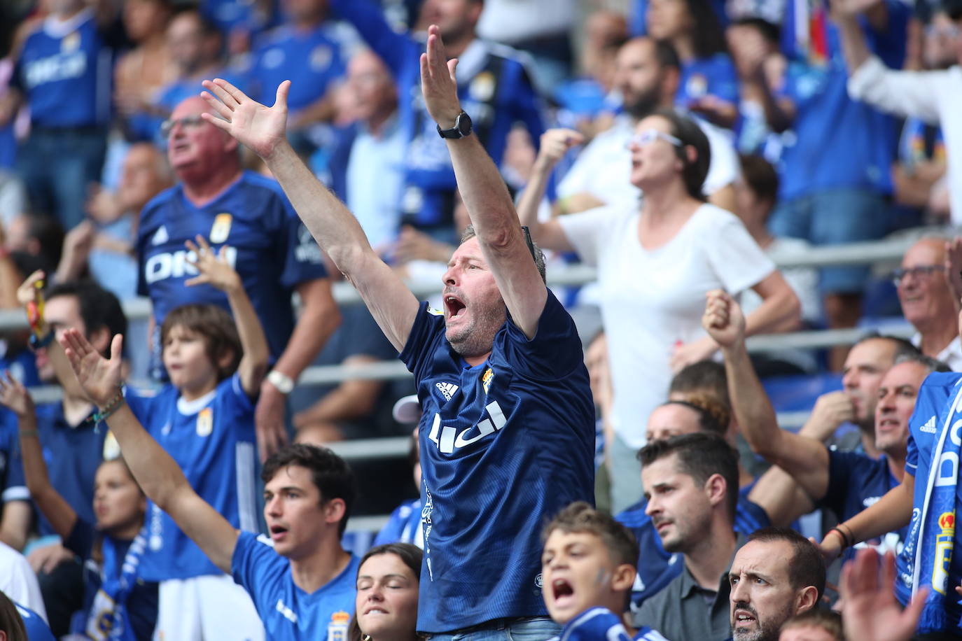 ¿Estuviste viendo el Oviedo - Sporting en el Tartiere? ¡Búscate en las fotos!