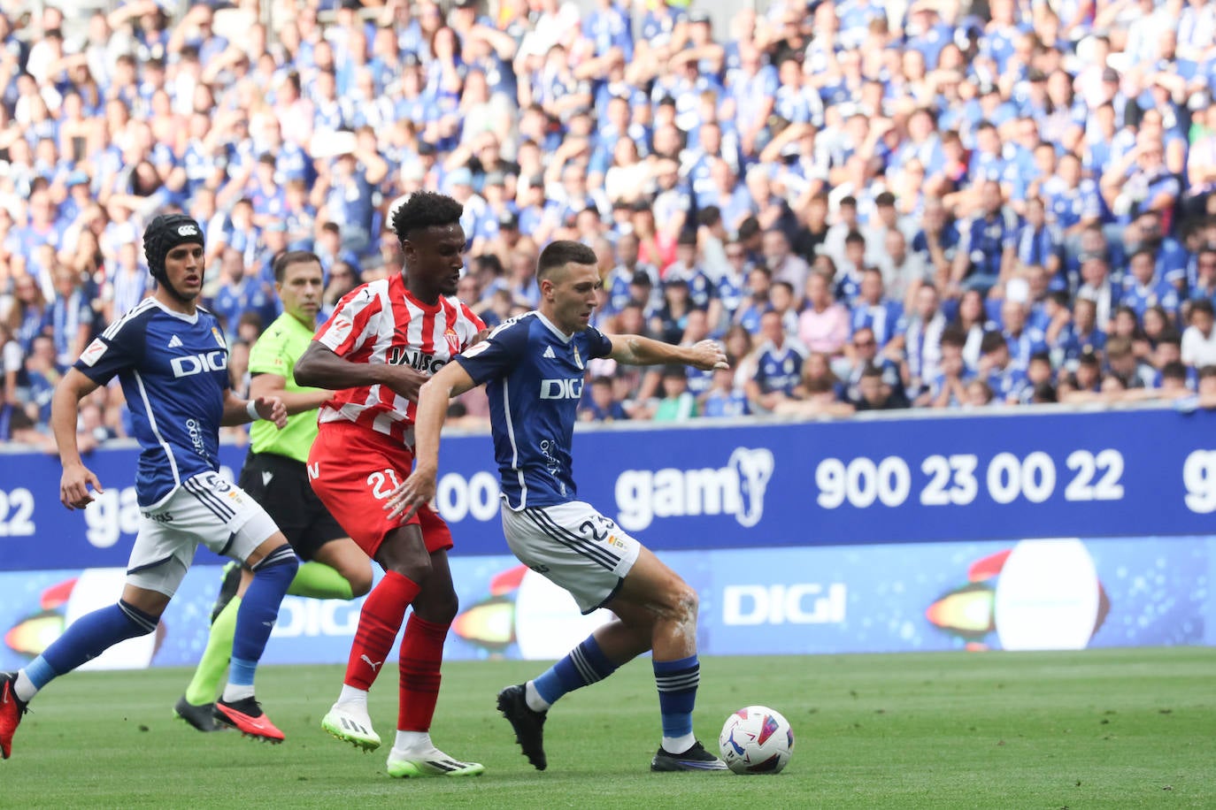El partido entre el Oviedo y el Sporting, en imágenes