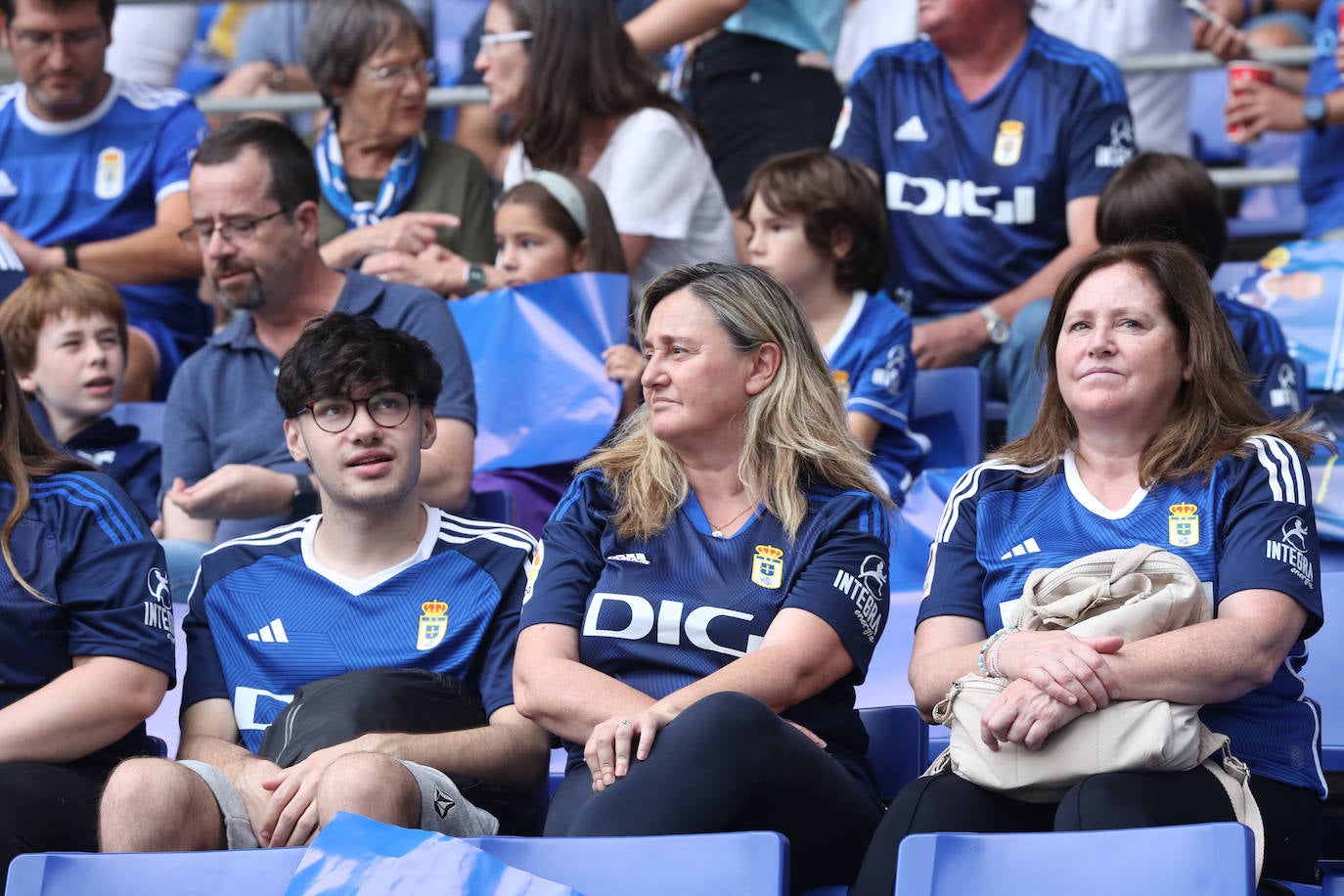 ¿Estuviste viendo el Oviedo - Sporting en el Tartiere? ¡Búscate en las fotos!