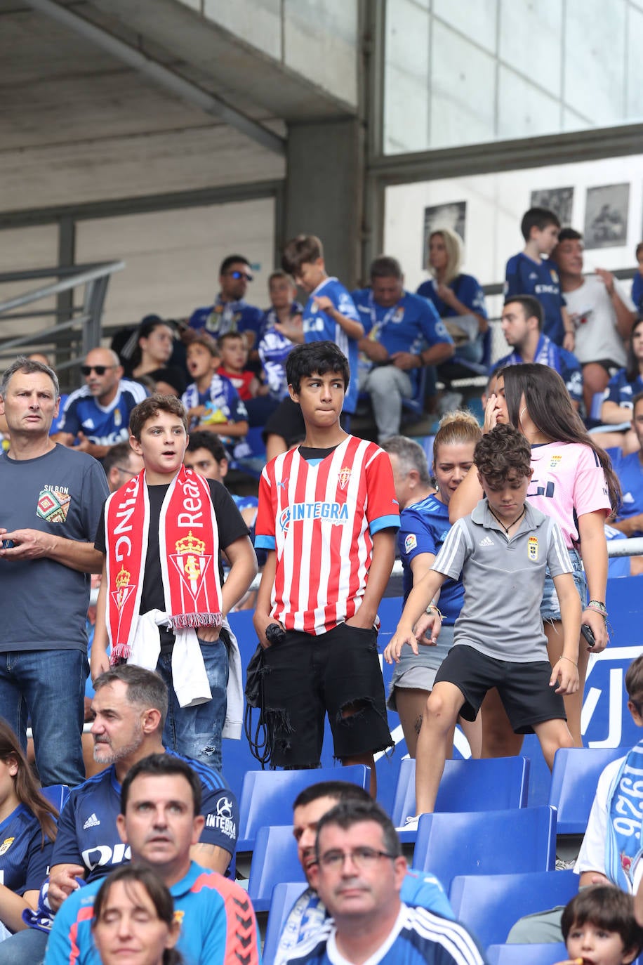 ¿Estuviste viendo el Oviedo - Sporting en el Tartiere? ¡Búscate en las fotos!