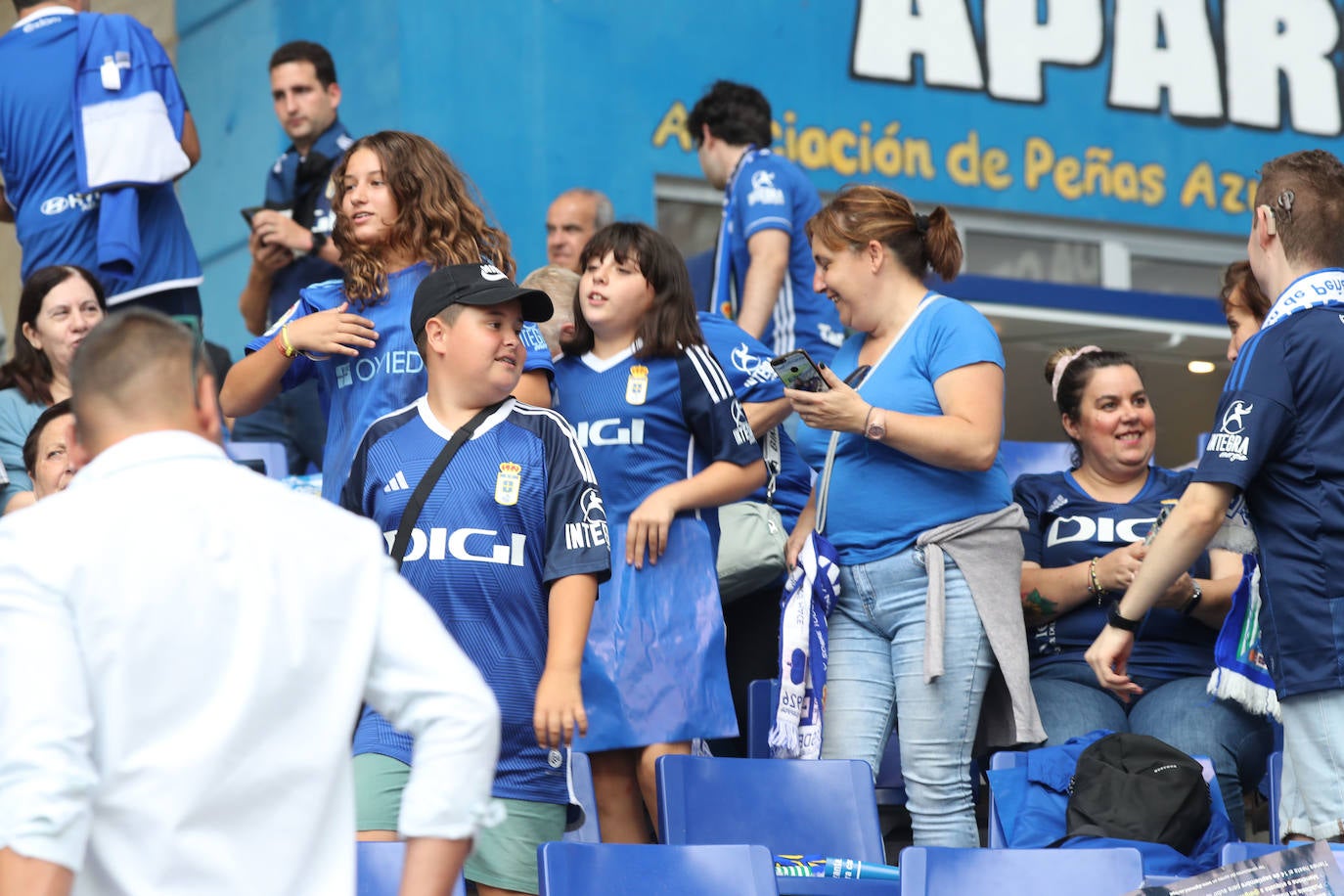 ¿Estuviste viendo el Oviedo - Sporting en el Tartiere? ¡Búscate en las fotos!