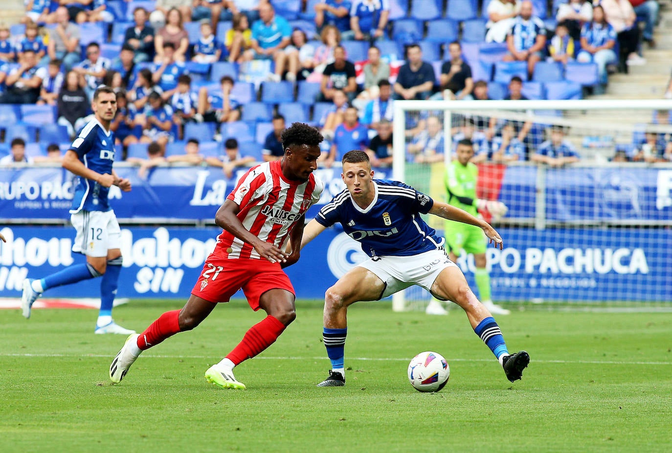 El partido entre el Oviedo y el Sporting, en imágenes