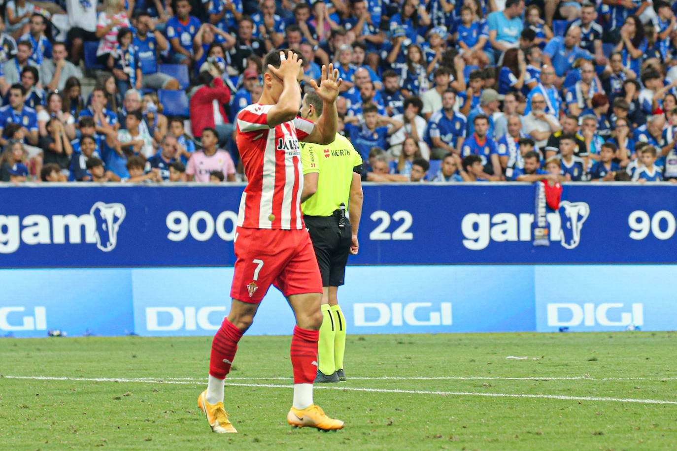 El partido entre el Oviedo y el Sporting, en imágenes