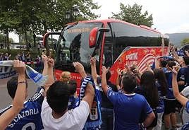Derbi asturiano: Así fue el tenso encuentro entre las dos aficiones a su llegada al estadio