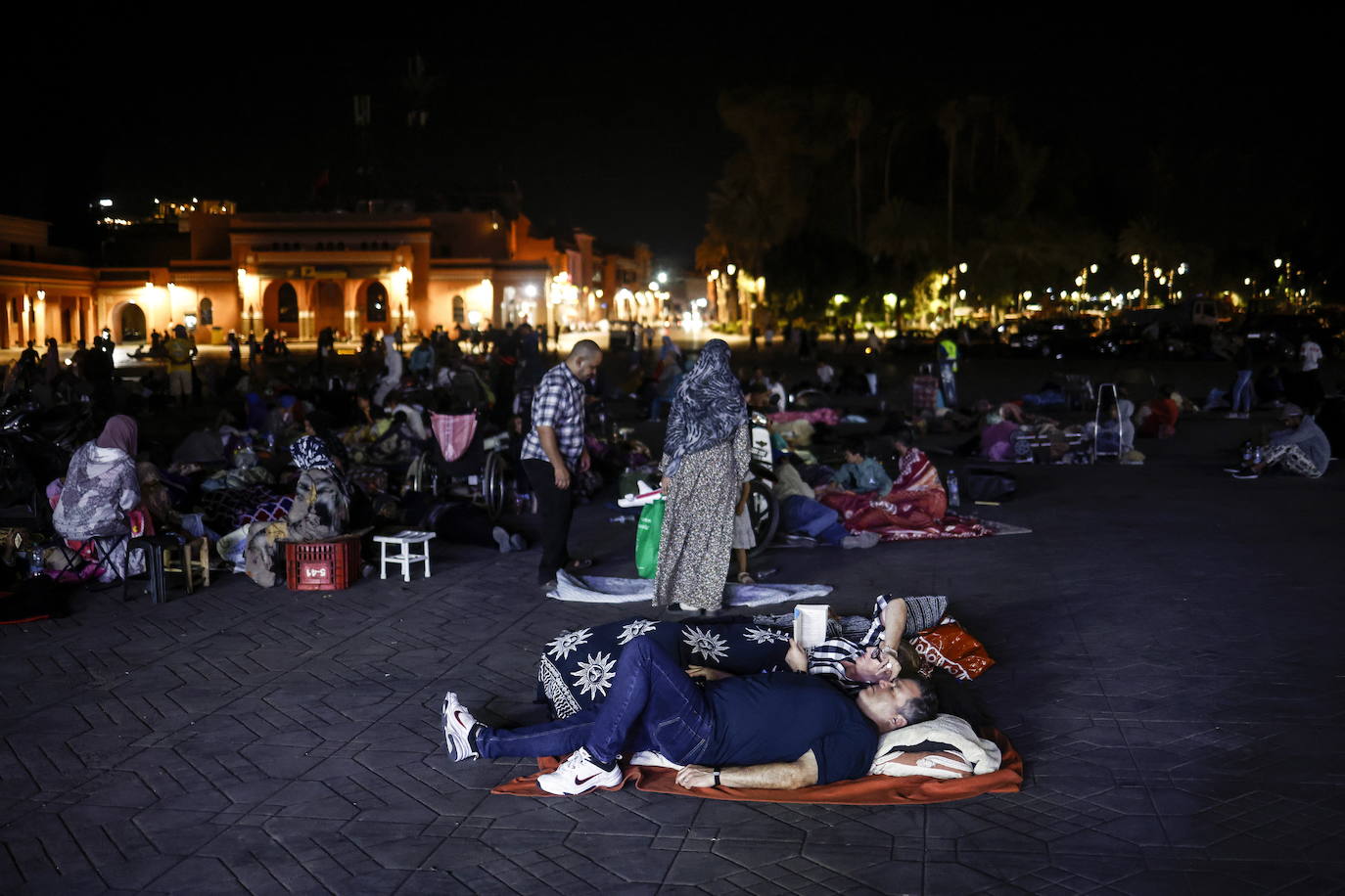 Segunda noche al raso por un terremoto que lo ha devastado todo