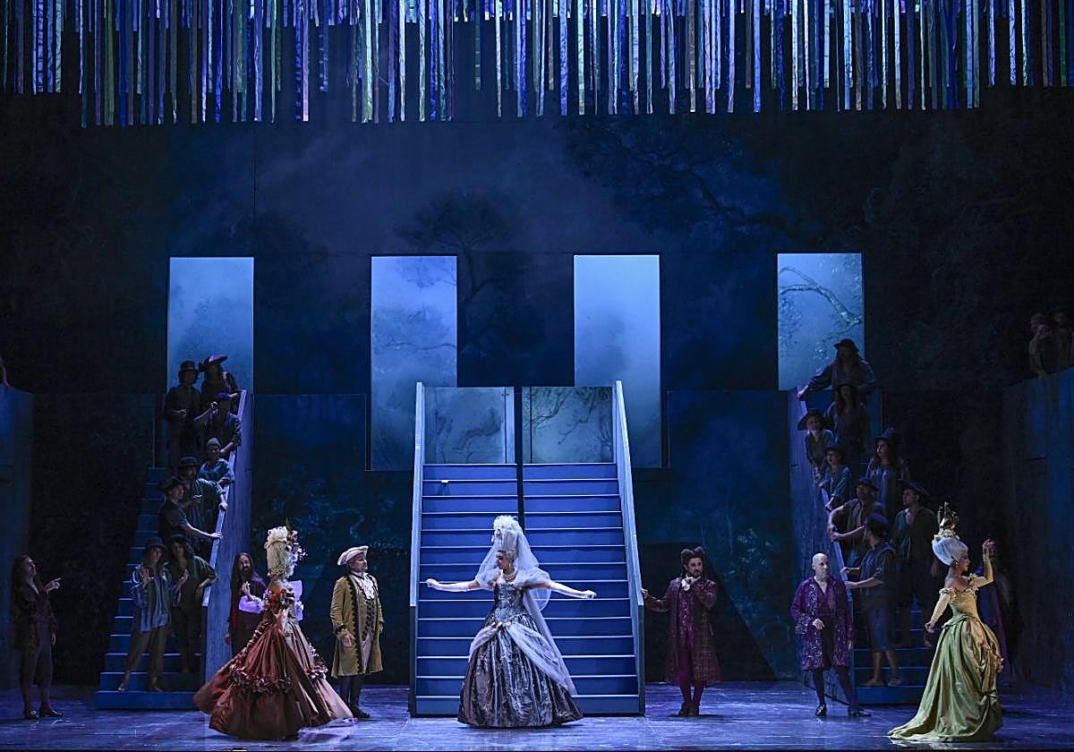 Una visión general de la representación de 'Manon' que ayer se pudo ver en el Teatro Campoamor de Oviedo.