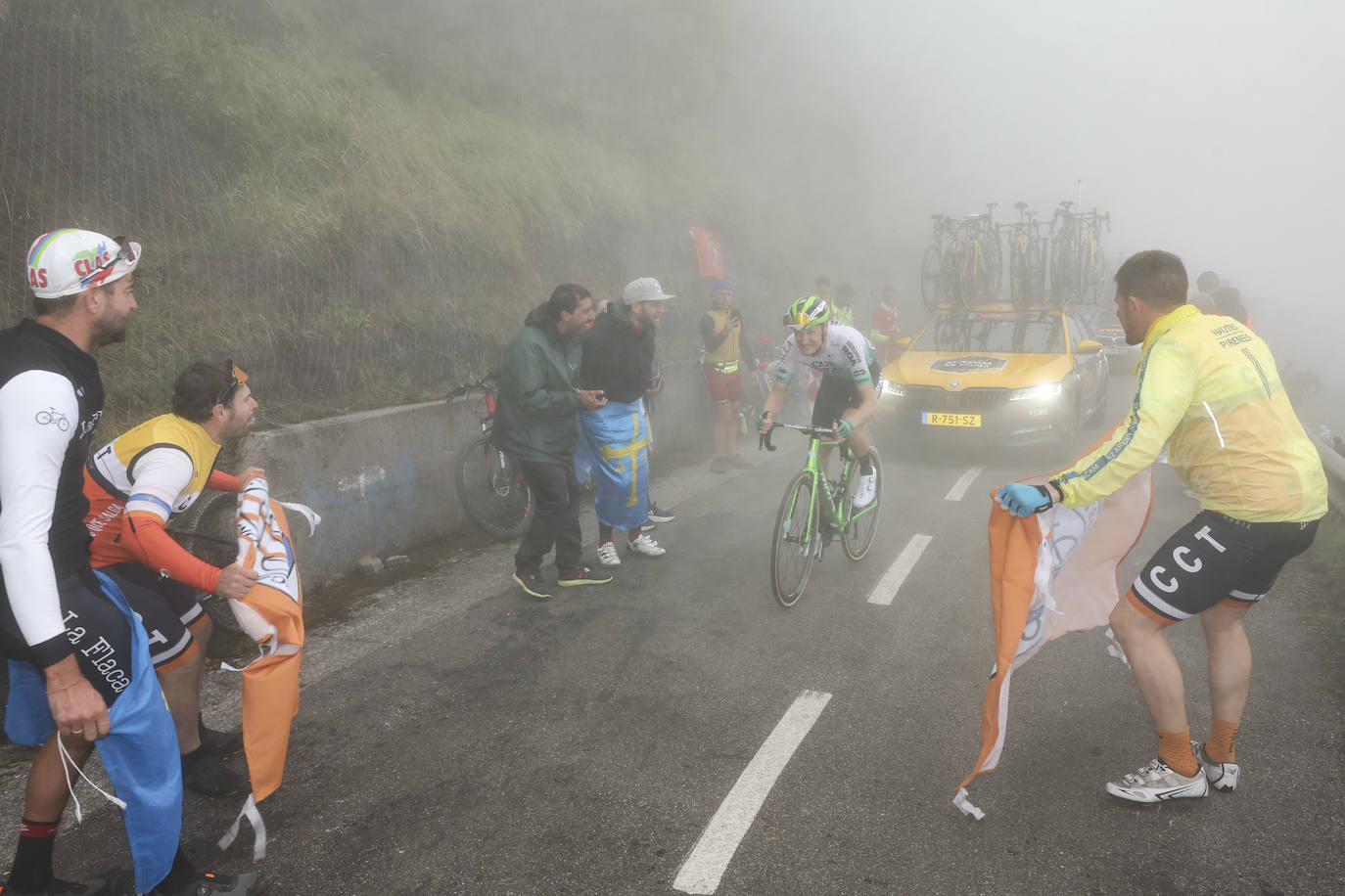 La subida al Angliru, en imágenes