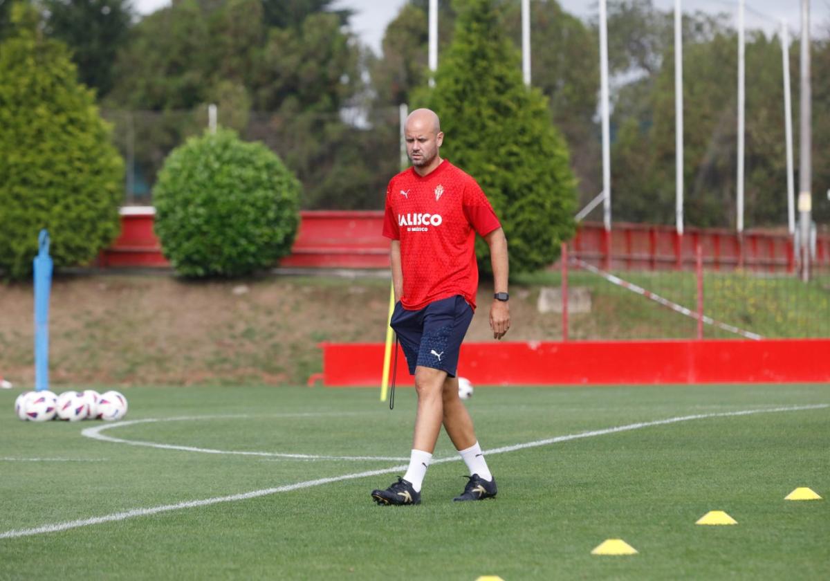 Ramírez, durante el inicio del entrenamiento de ayer.