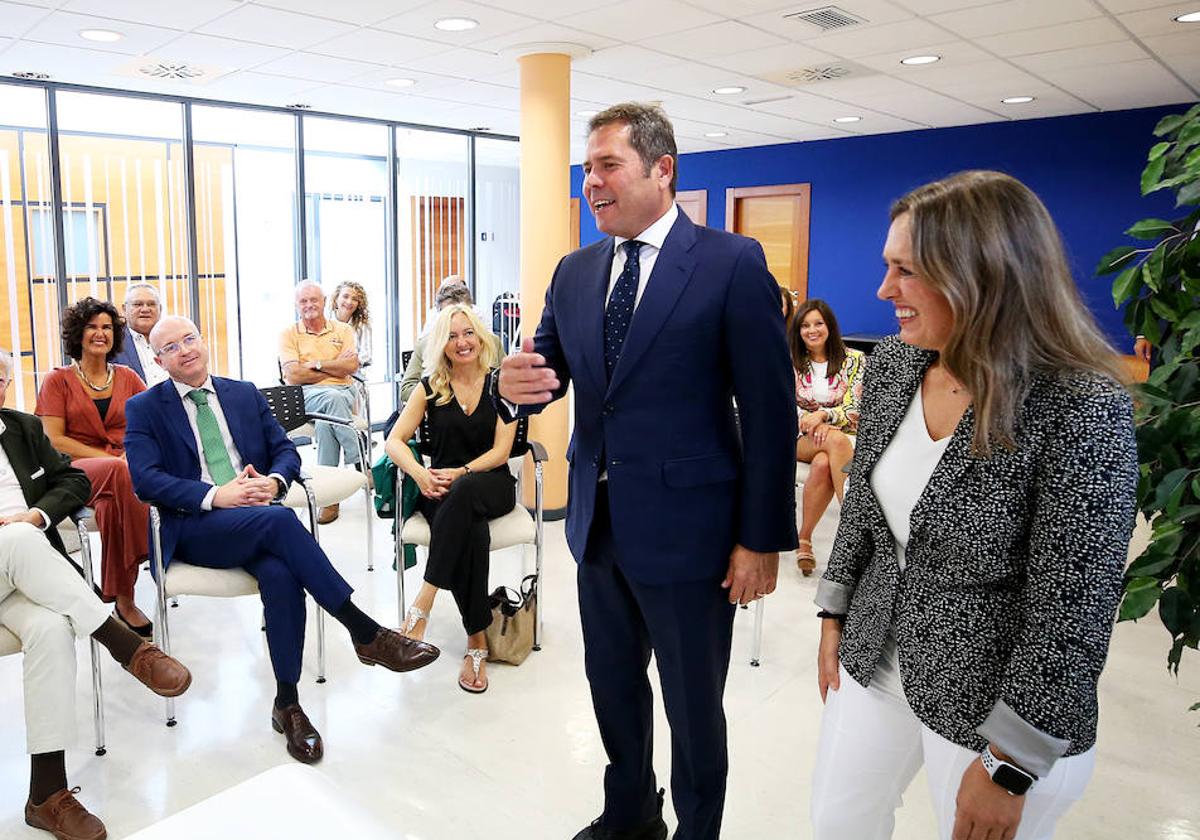 Gerardo Cuerva, presidente de la Cepyme, y la presidenta de Fade, María Calvo, en una reunión de esta mañana.