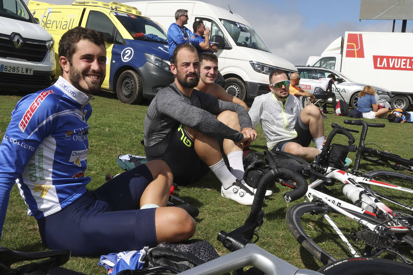 Las imágenes que deja la Vuelta Ciclista en su etapa de Pola de Allande