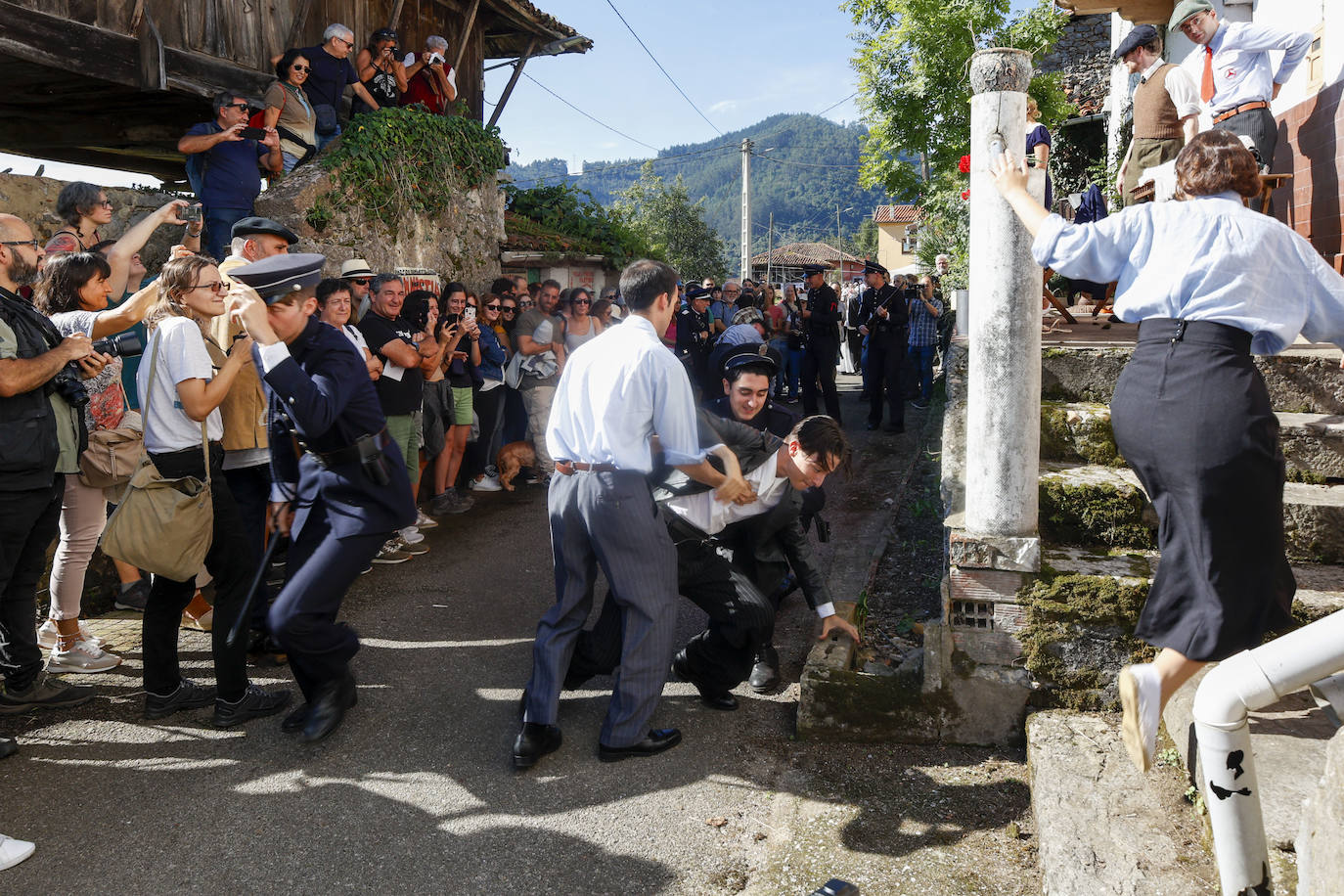 Un viaje a las trincheras para no olvidar la dureza de la Guerra Civil