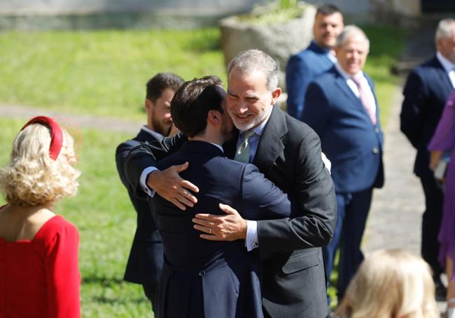 Felipe VI asiste al enlace de su ahijado, en imágenes.