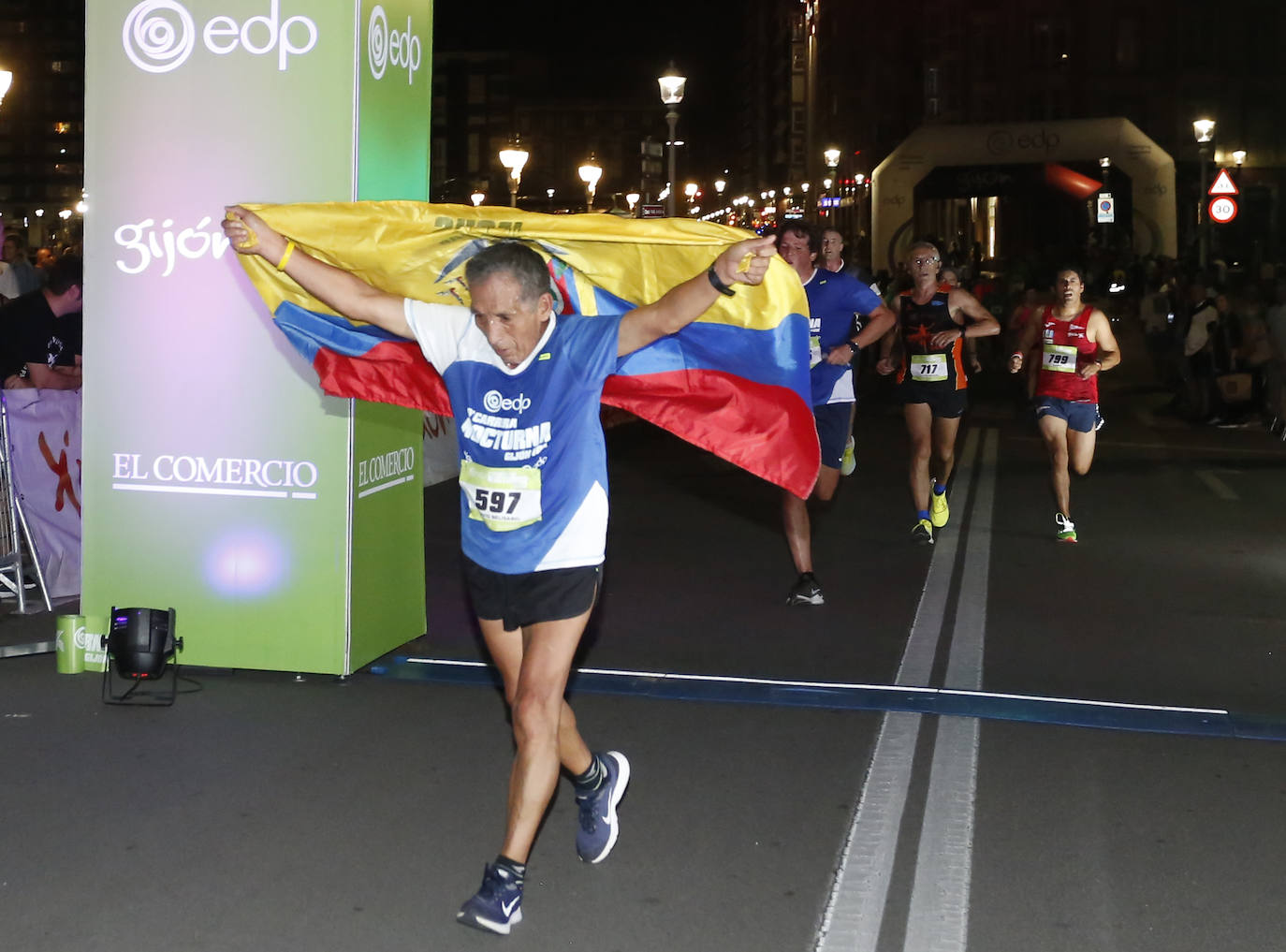 La carrera nocturna de Gijón, en imágenes