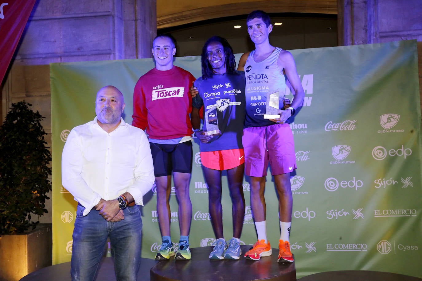 La carrera nocturna de Gijón, en imágenes