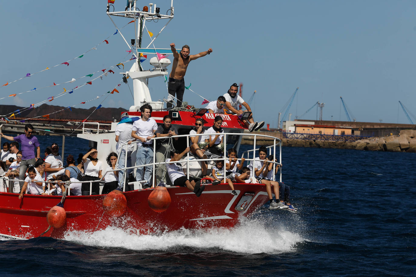 Procesión marinera en Gijón para recordar a los que ya no están