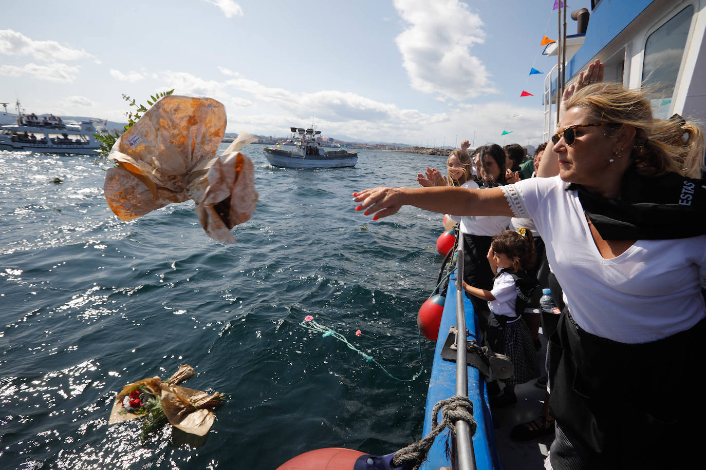 Procesión marinera en Gijón para recordar a los que ya no están