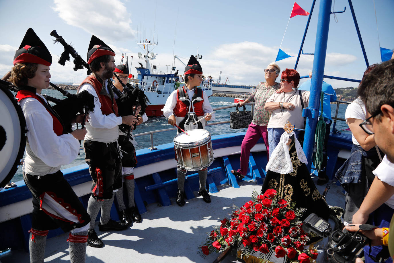 Procesión marinera en Gijón para recordar a los que ya no están