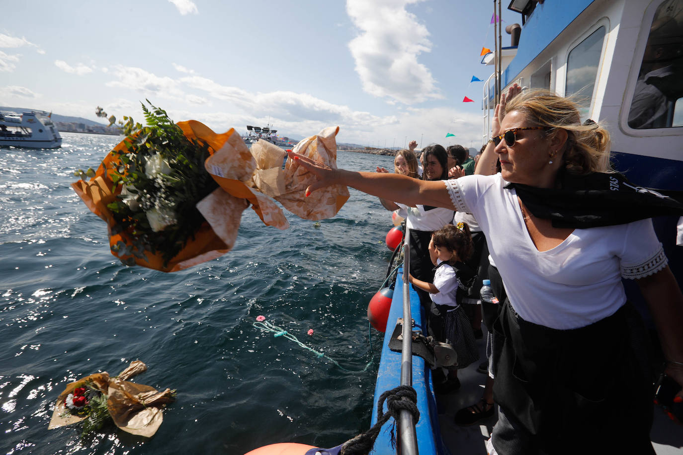 Procesión marinera en Gijón para recordar a los que ya no están