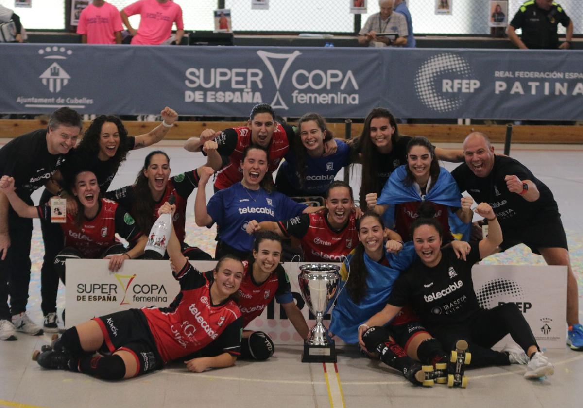 Las gijonesas tras ganar la Supercopa.