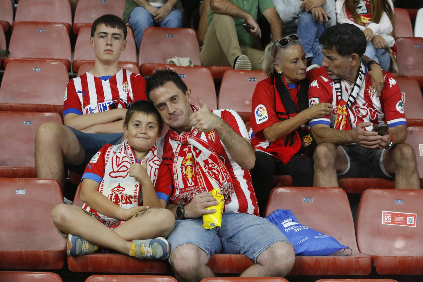¿Estuviste en el Sporting - Tenerife en El Molinón? ¡Búscate!