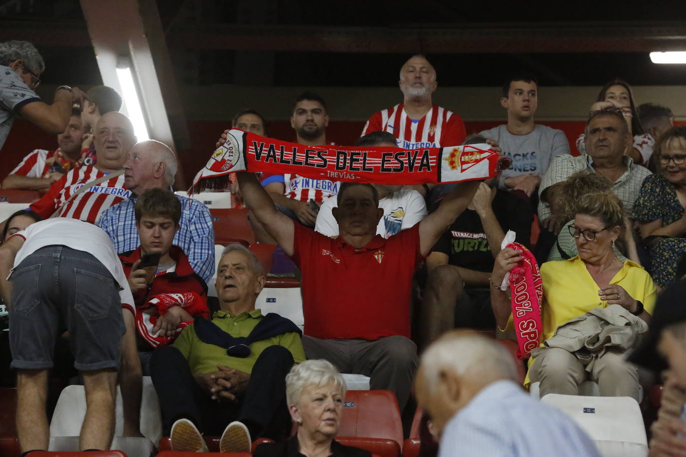 ¿Estuviste en el Sporting - Tenerife en El Molinón? ¡Búscate!