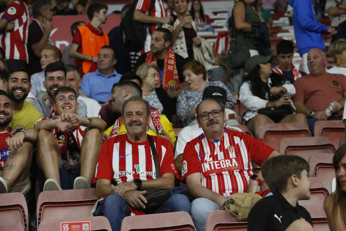 ¿Estuviste en el Sporting - Tenerife en El Molinón? ¡Búscate!