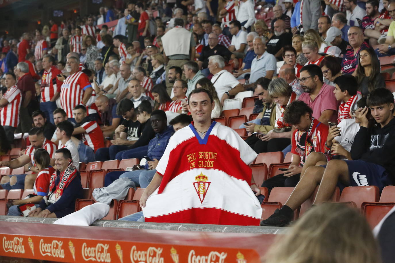 ¿Estuviste en el Sporting - Tenerife en El Molinón? ¡Búscate!