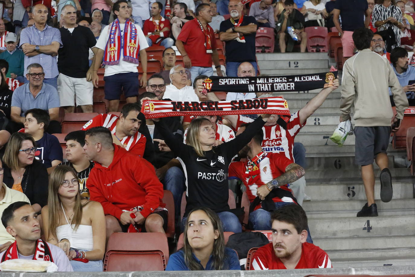¿Estuviste en el Sporting - Tenerife en El Molinón? ¡Búscate!