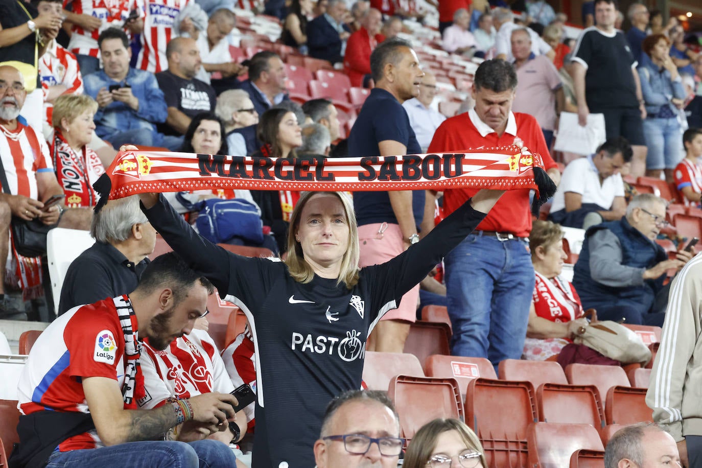 ¿Estuviste en el Sporting - Tenerife en El Molinón? ¡Búscate!