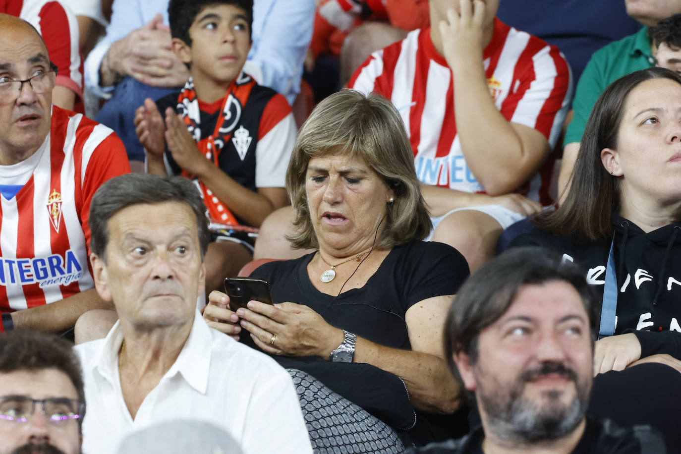 ¿Estuviste en el Sporting - Tenerife en El Molinón? ¡Búscate!