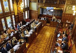 Junta General del Principado, este lunes, donde compareció la vicepresidenta y consejera de Presidencia, Reto Demográfico, Igualdad y Turismo, Gimena Llamedo.