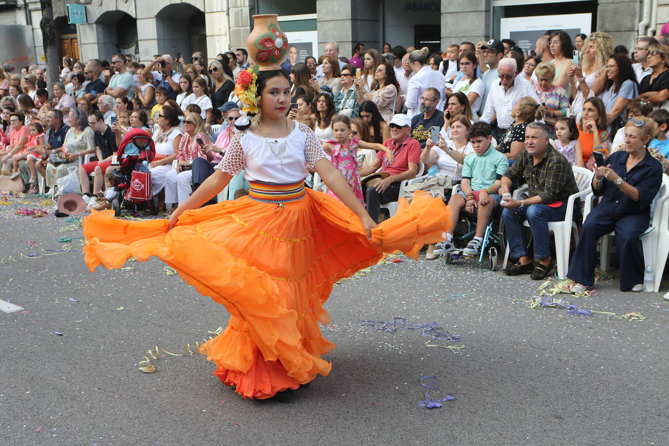 Todas las imágenes del desfile del Día de América en Oviedo