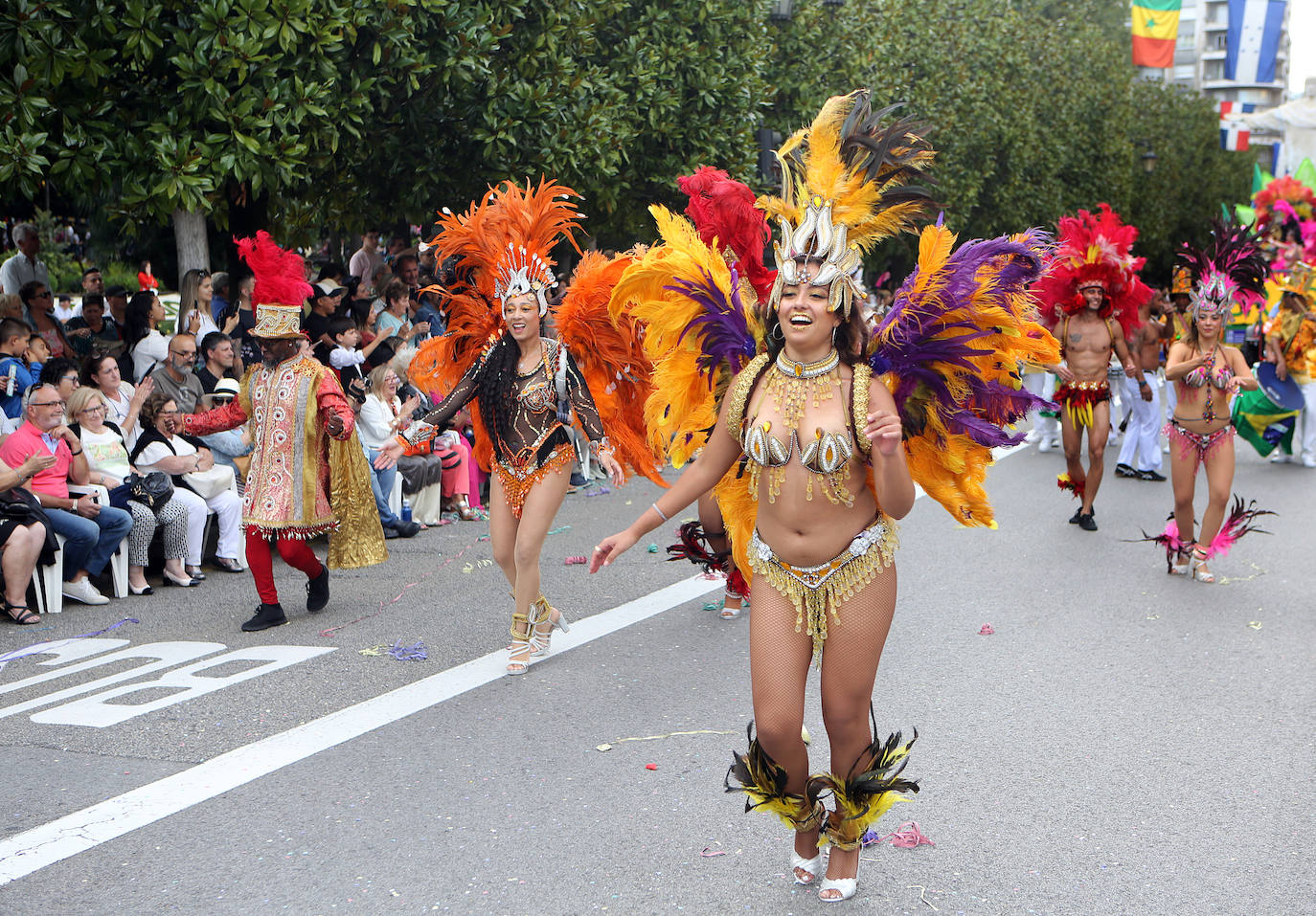 Todas las imágenes del desfile del Día de América en Oviedo