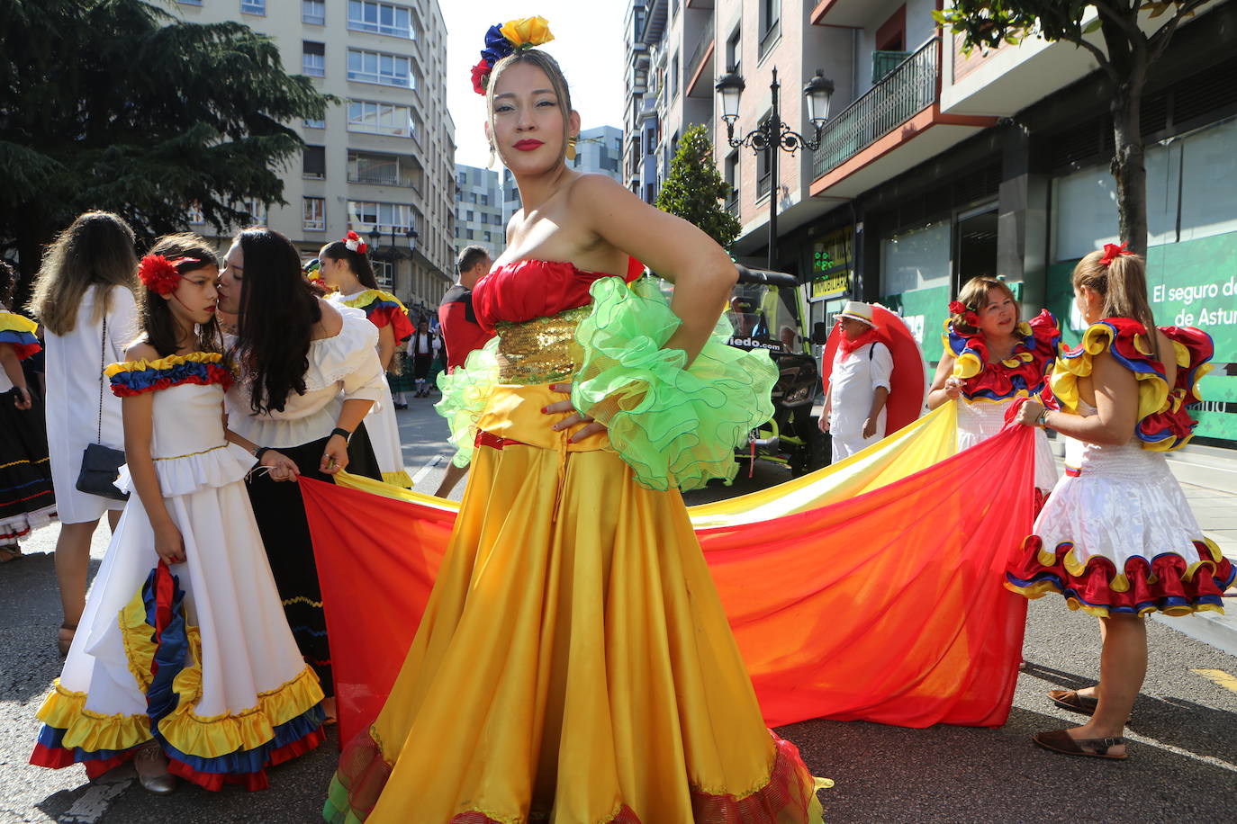 Todas las imágenes del desfile del Día de América en Oviedo