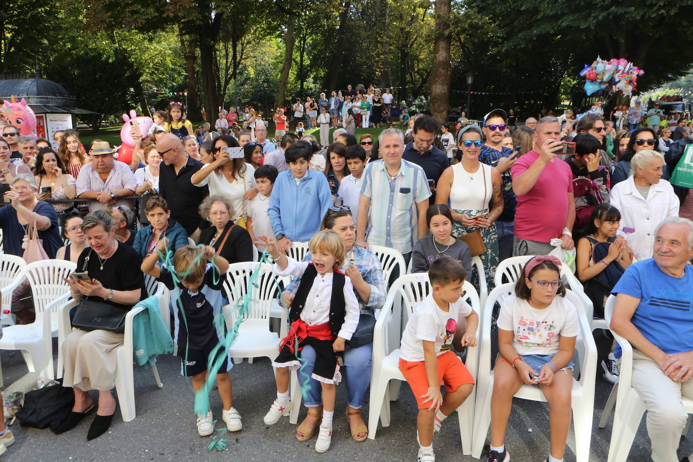 Todas las imágenes del desfile del Día de América en Oviedo