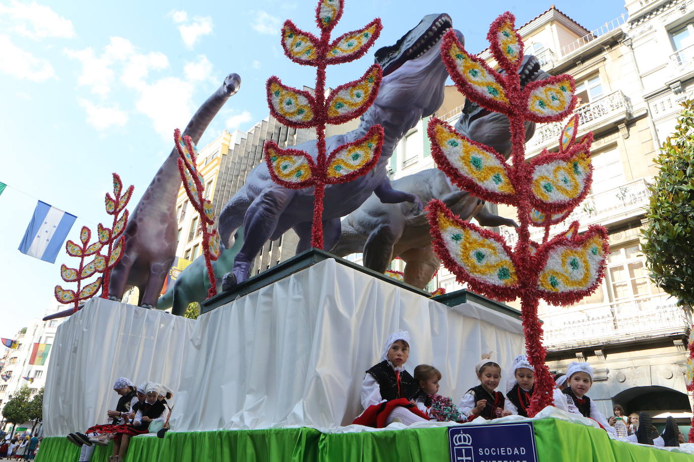 Todas las imágenes del desfile del Día de América en Oviedo