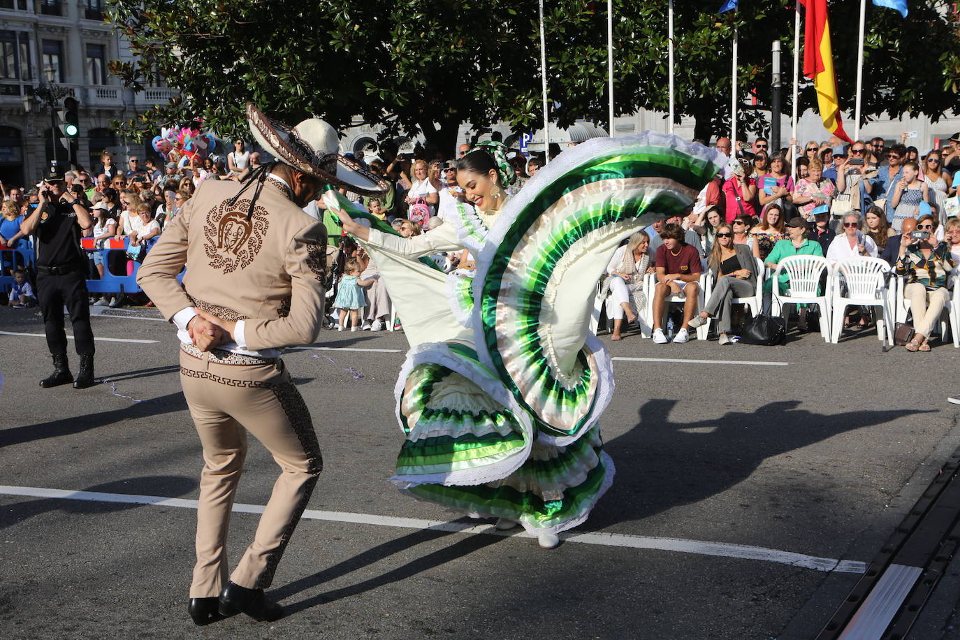 Todas las imágenes del desfile del Día de América en Oviedo