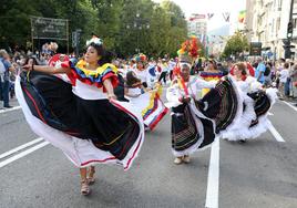 Todas las imágenes del desfile del Día de América en Oviedo