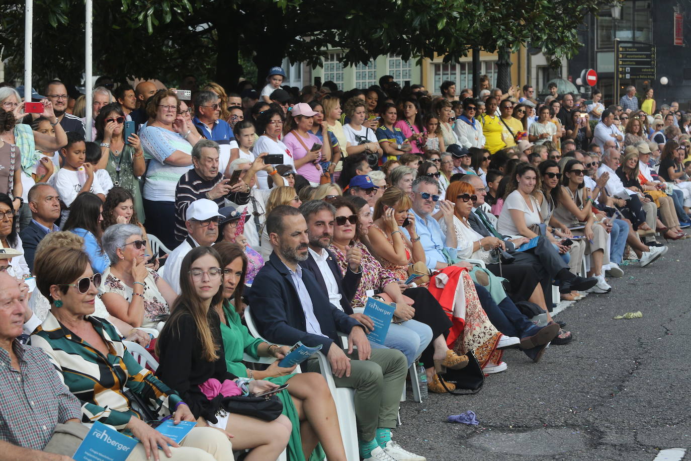 Todas las imágenes del desfile del Día de América en Oviedo