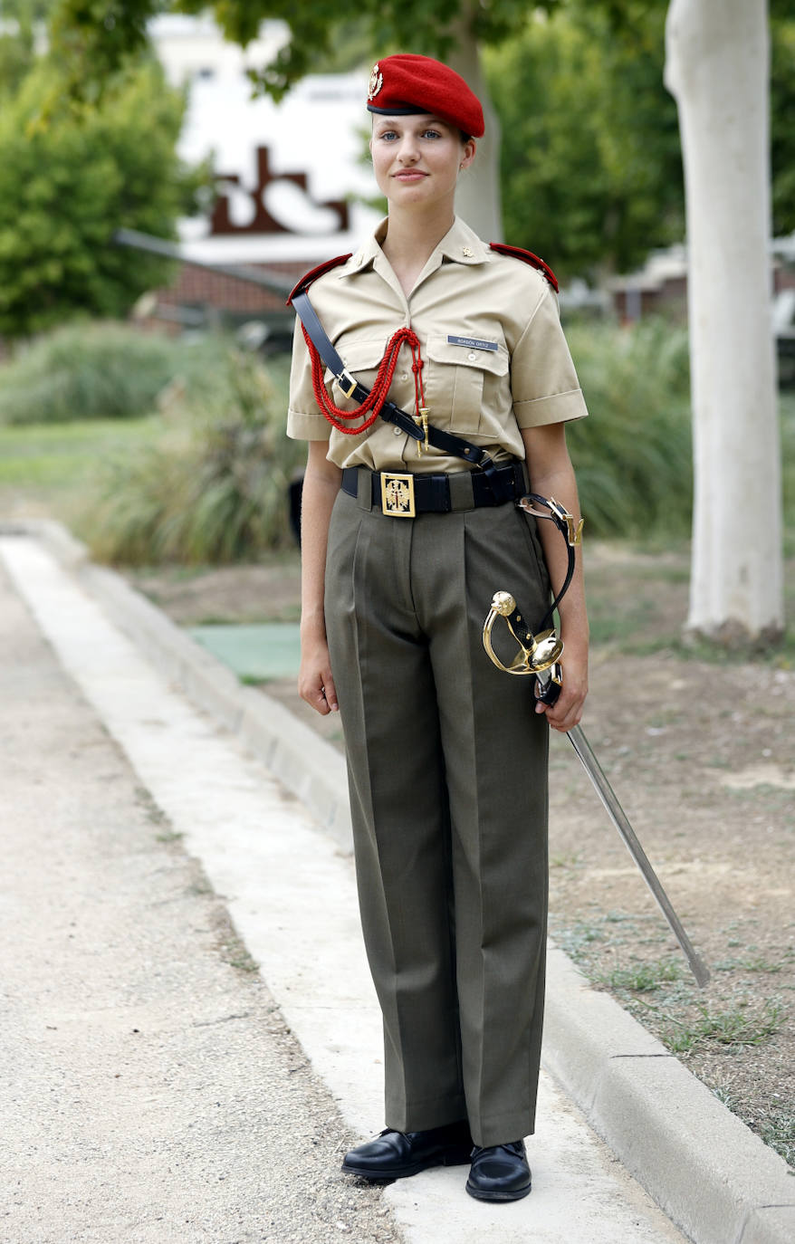 La princesa Leonor, protagonista en la ceremonia de entrega de sables de la academia militar