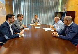 David Villar, Olmo Ron, Alejandro Calvo, Emilio García Longo y Álvaro Palacios, reunidos ayer en Oviedo.