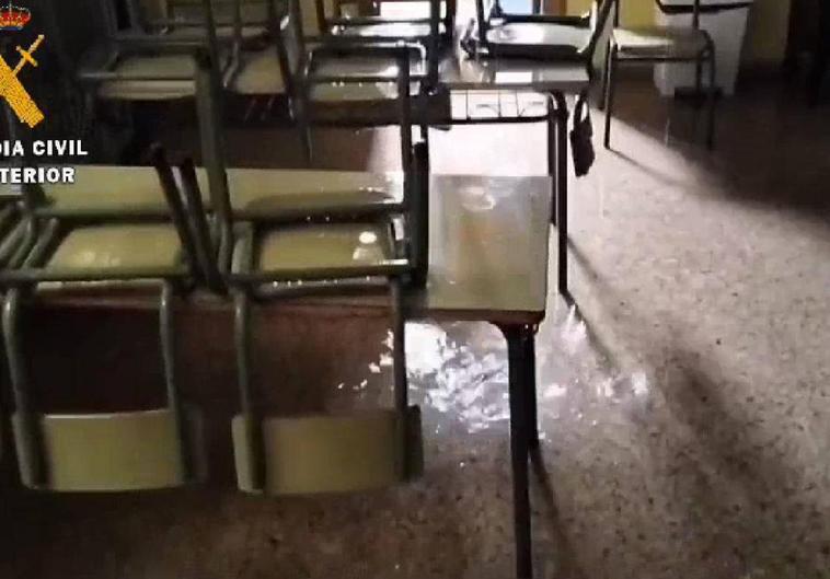 Inundaciones a causa de los destrozos en el colegio Verdeamor de Tineo.