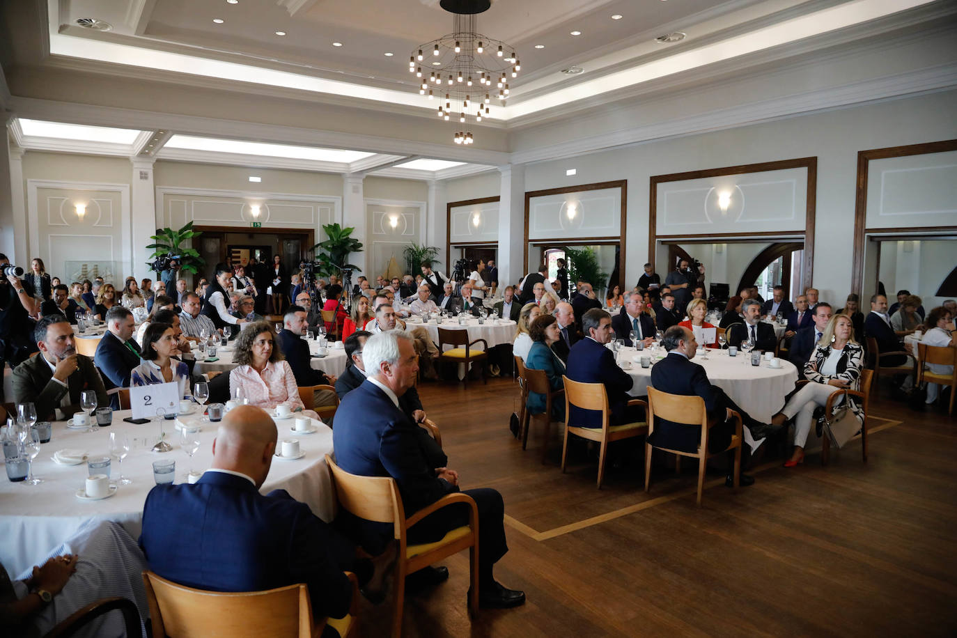 Barbón desgrana los ejes fundamentales de su Gobierno