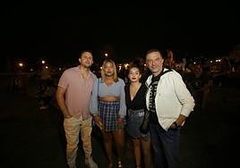 Fabián Guarda, Danna Mosquera, Andrea Suárez y Jorge Guarda, antes del inicio.
