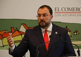 «Cuarenta años de reconversión muy dura han mellado la autoestima de los asturianos»