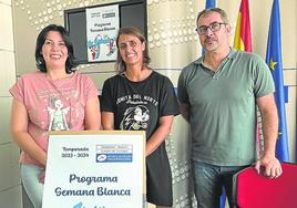 Laura Delgado, Manuela Fernández, y Javier Fernández, en la presentación de la Semana Blanca.